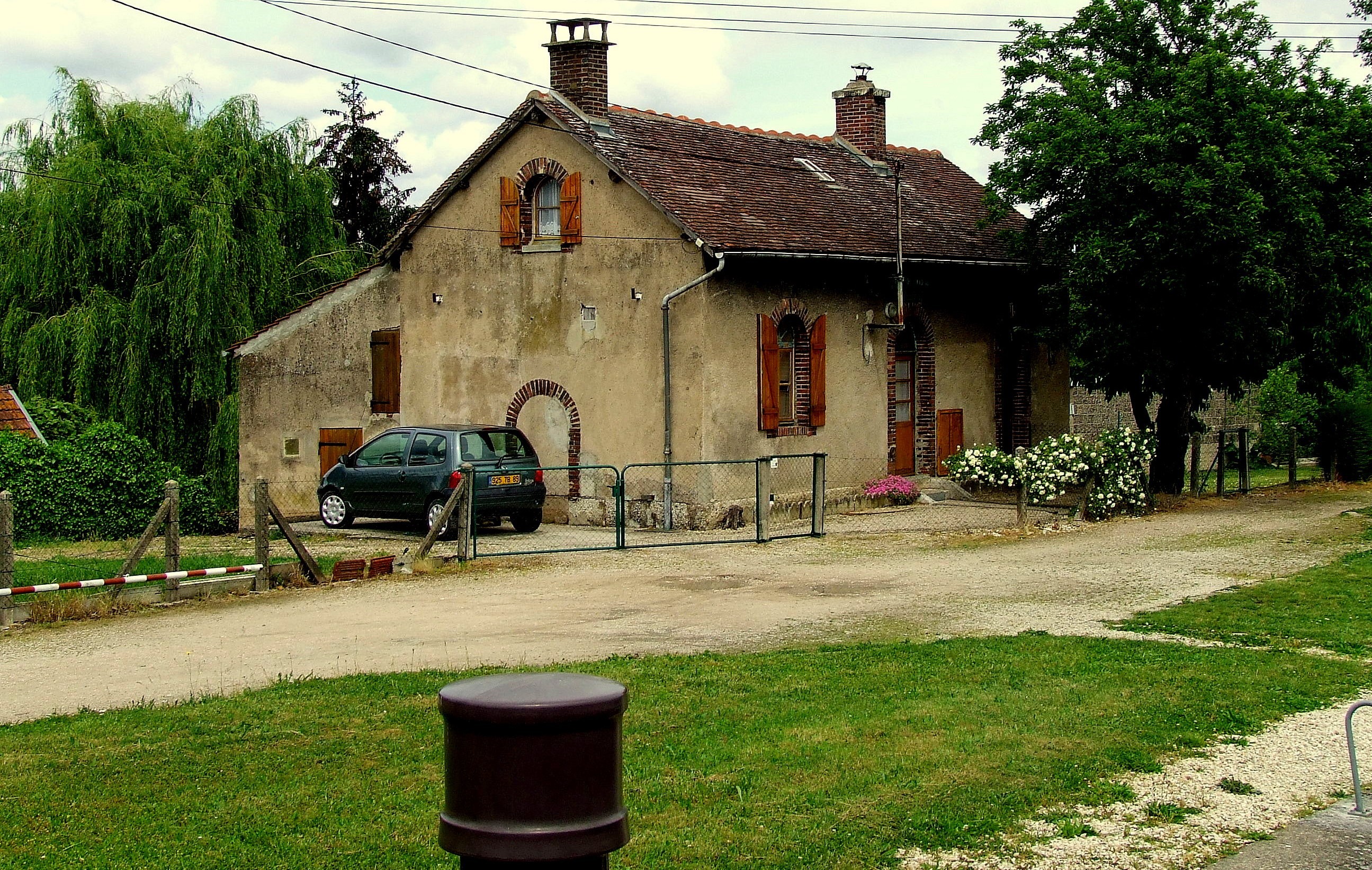 Canal de bourgogne la maison de l eclusiere 2