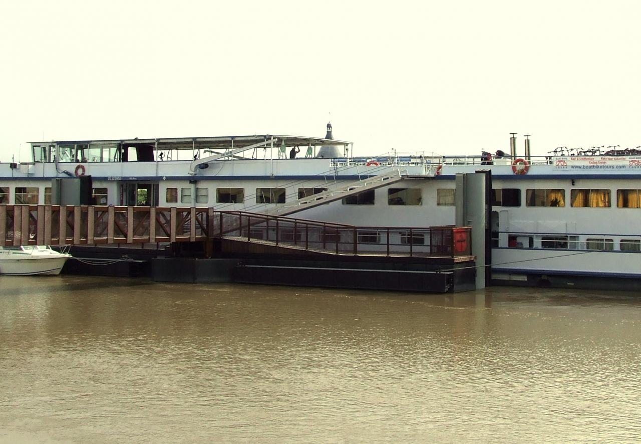 bateau au ponton