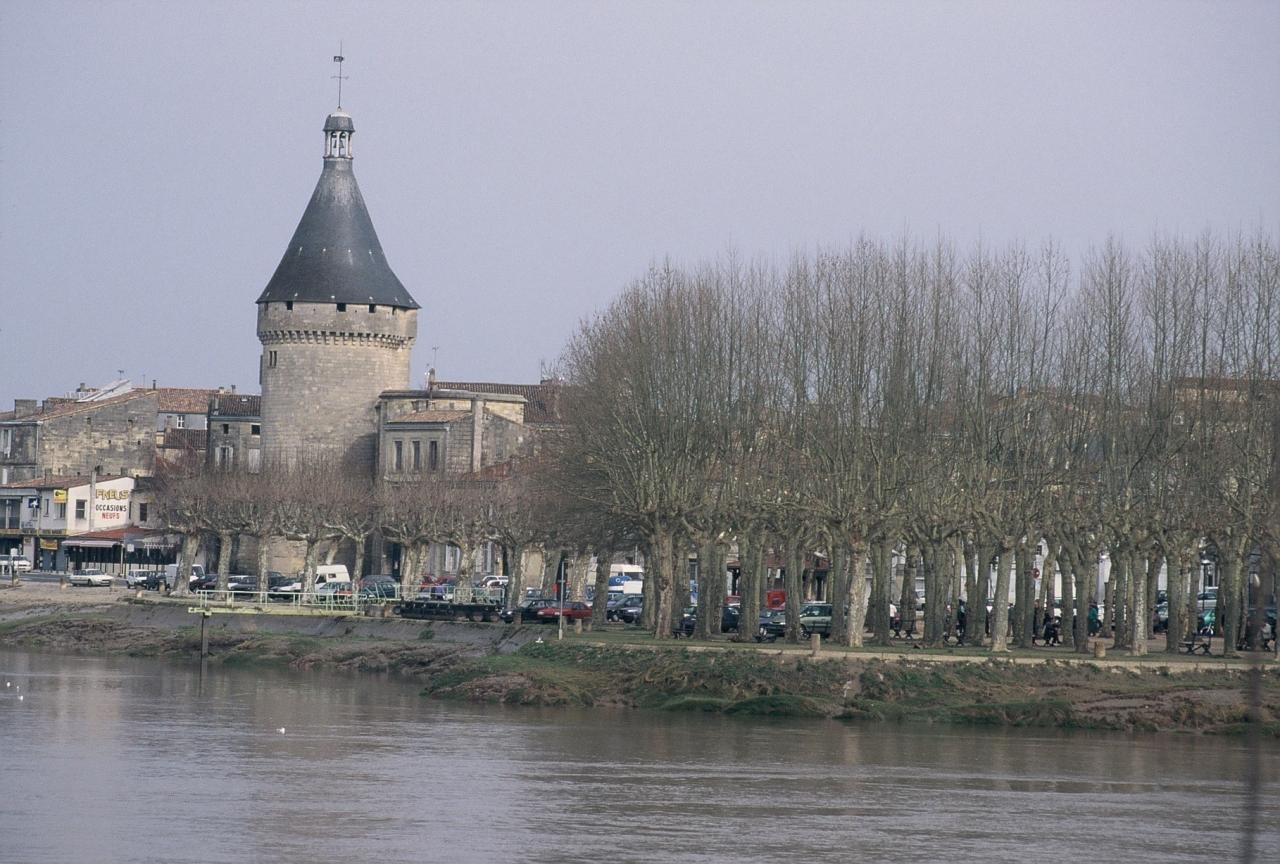 la tour Richard et les quais