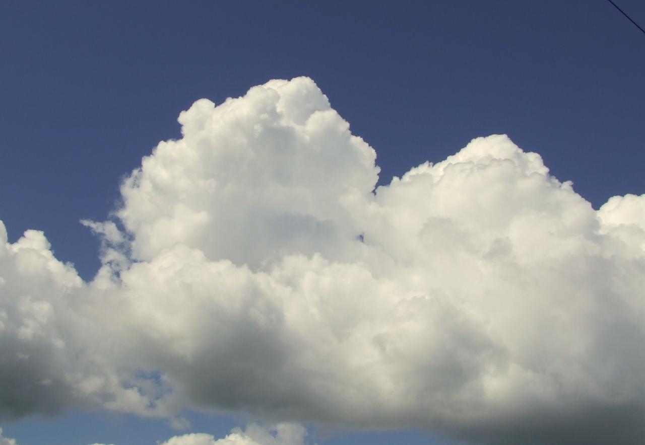 nuages sur la Dordogne.